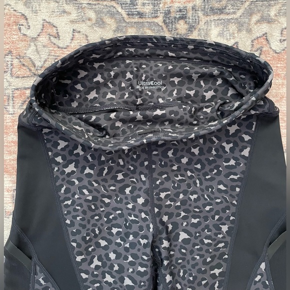 Fabletics Black Cheetah High-Waisted Ultracool Shine Legging Size XS - Picture 2 of 6